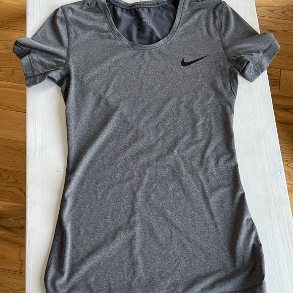 Women’s Nike dri fit tee - Picture 1 of 10